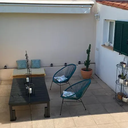 Les Fleurs Bed & Breakfast